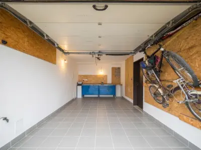 Rekonstrukce podlahy v garáži a pokládka dlažby.